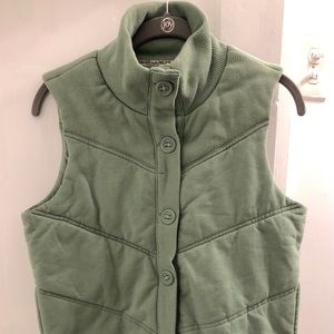 Old Navy Women’s Quilted Puffer Vest